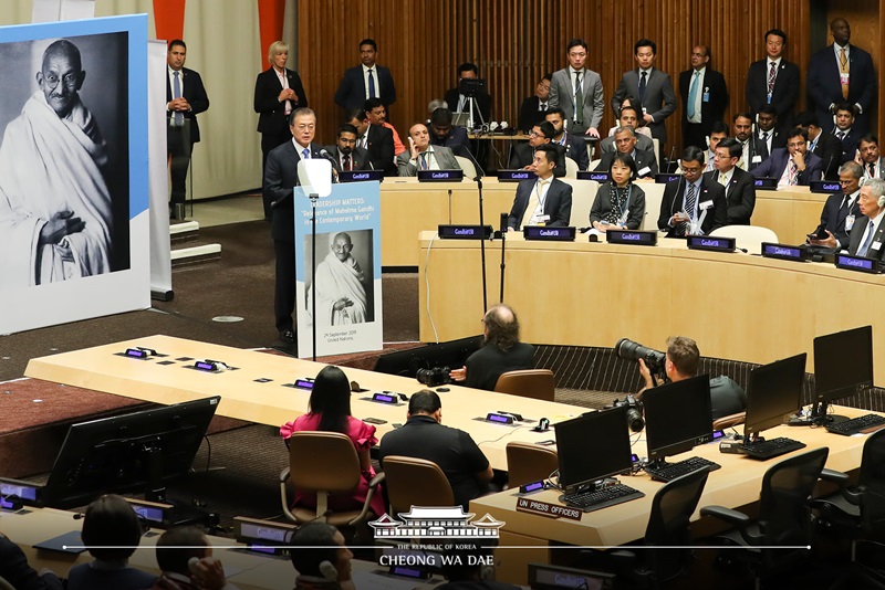 President Moon Jae-in on Sept. 24 gives a speech at an event commemorating the 150th anniversary of the birth of Mahatma Gandhi (1869-1948) at the United Nations Economic and Social Council Chamber. (Cheong Wa Dae)