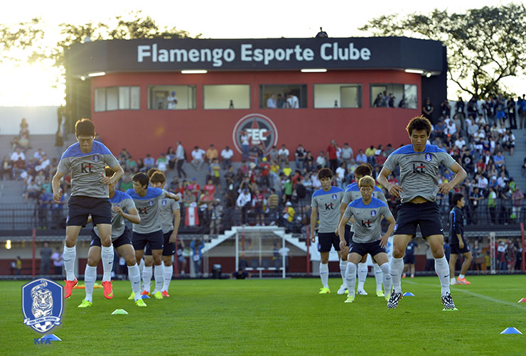 The national team runs through drills after arriving at its base camp in Foz do Iguaçu, southern Brazil. (photos courtesy of the Korea Football Association) 