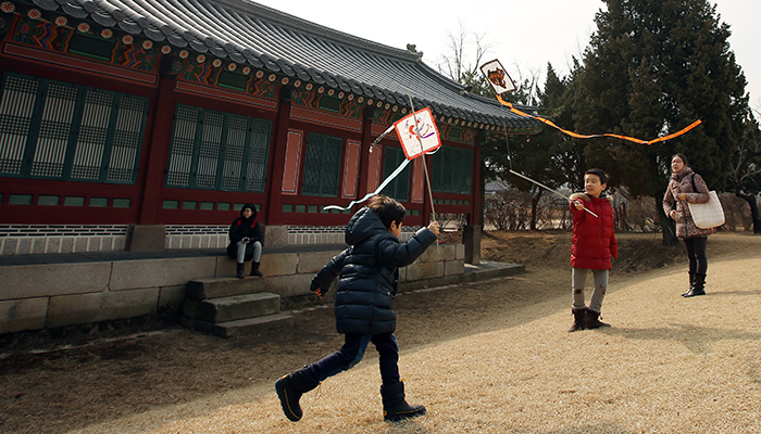 Children fly kites at the National Folk Museum of Korea on Lunar New Year's Day, February 19. 