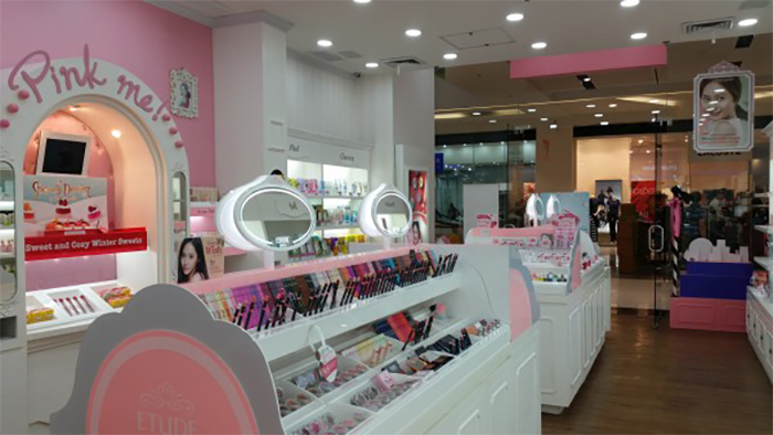An Etude House outlet opens at the SM City Davao shopping mall in southern Philippines.