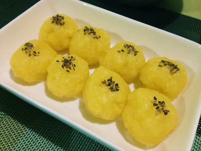 Enticingly sweet rice cakes are garnished with some toasted sesame seeds.