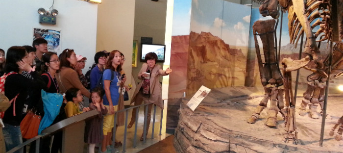 GNSM offers the “Science Stroll” program which includes commentary on featured exhibitions, special lectures and science experiments.