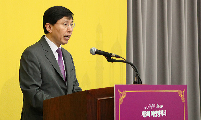 Ministry of Foreign Affairs spokesperson Cho June-hyuck gives his congratulatory remarks during the opening ceremony of the sixth Arab Film Festival in Seoul on June 1.