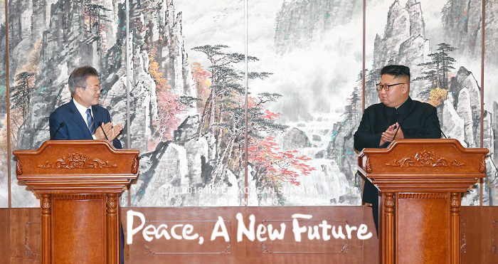 President Moon Jae-in and North Korean Chairman Kim Jong Un applaud during a joint press conference on Sept. 19 as they announce the Pyeongyang Joint Declaration of September 2018. (Pyeongyang Press Corps)