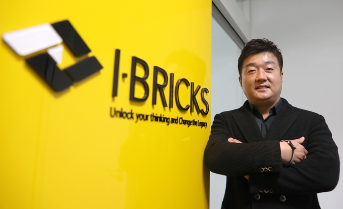 I-Brics CEO Chae Jong Hyun on Dec. 26, 2018, spoke to Korea.net on his company’s artificial intelligence (AI)-based technology for natural language processing and big data at his office in the Pangyo-dong neighborhood of Seongnam, Gyeonggi-do Province. (Kim Sunjoo)