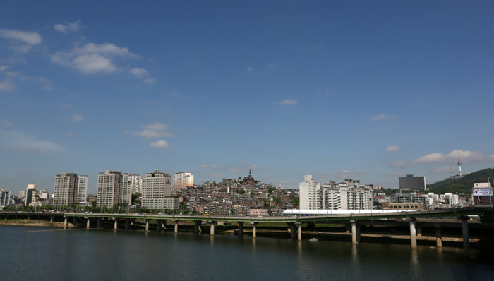  
When looking for a place to live in Korea, the real estate agent plays a crucial role. (Korea.net DB) 
