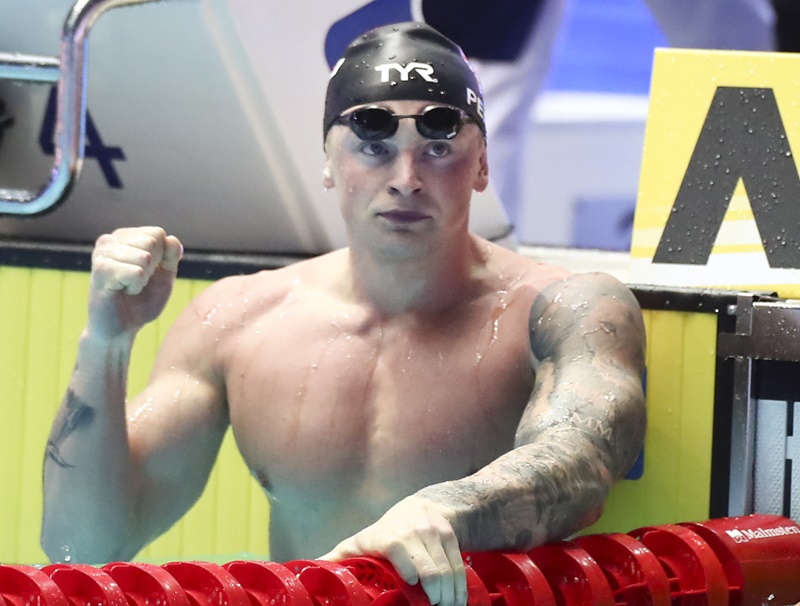 Adam Peaty of Britain on July 21 pumps his fist after setting a world record in the men's 100-meter breaststroke semifinals of the FINA World Championships at Nambu University Municipal Aquatics Center in Gwangju. (Yonhap News)