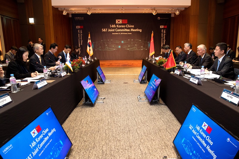 Korea, China to boost cooperation in bio sector, carbon research and ...