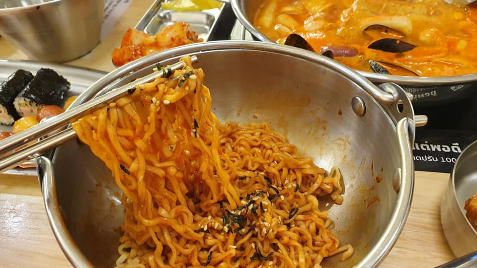 Eating Korean spicy chicken instant noodles in Bangkok :  : The  official website of the Republic of Korea