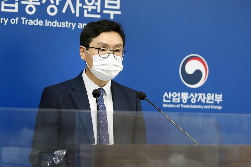 ▲ 정종영 산업통상자원부 투자정책관이 7일 오전 정부세종청사에서 2021년 3분기 외국인직접투자(FDI) 동향 관련 브리핑을 하고 있다. 산업통상자원부