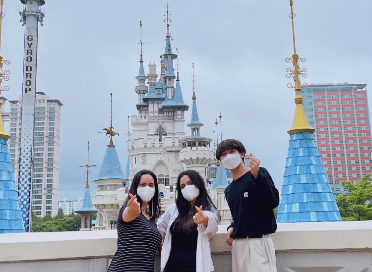 Ale Anjos (center) poses with friends in front of X.