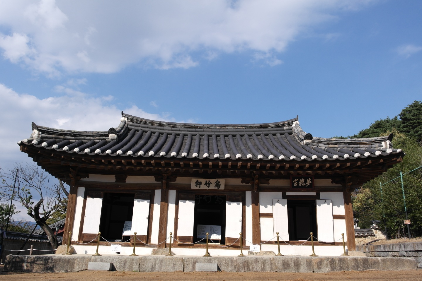 ▲ 강릉의 대표적 유적지인 오죽헌은 조선시대 대학자 율곡 이이와 시인이자 화가였던 그의 어머니 신사임당이 태어난 곳이다.