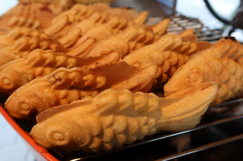 Bungeoppang </span>is a fish-shaped bun made with flour batter and red bean paste. (Kim Yeojin)