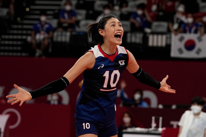 ▲ 배구선수 김연경이 한국을 빛낸 올해의 스포츠 선수 2위에 이름을 올렸다. 사진은 지난 8월 2020 도쿄올림픽 배구 여자부 8강에서 4강 진출을 확정 짓고 환호하고 있는 모습. 