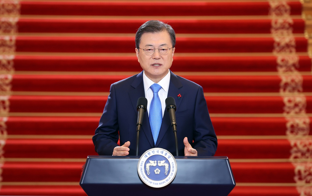 President Moon Jae-in on Jan. 3 delivers his New Year speech at Cheong Wa Dae. Yonhap News