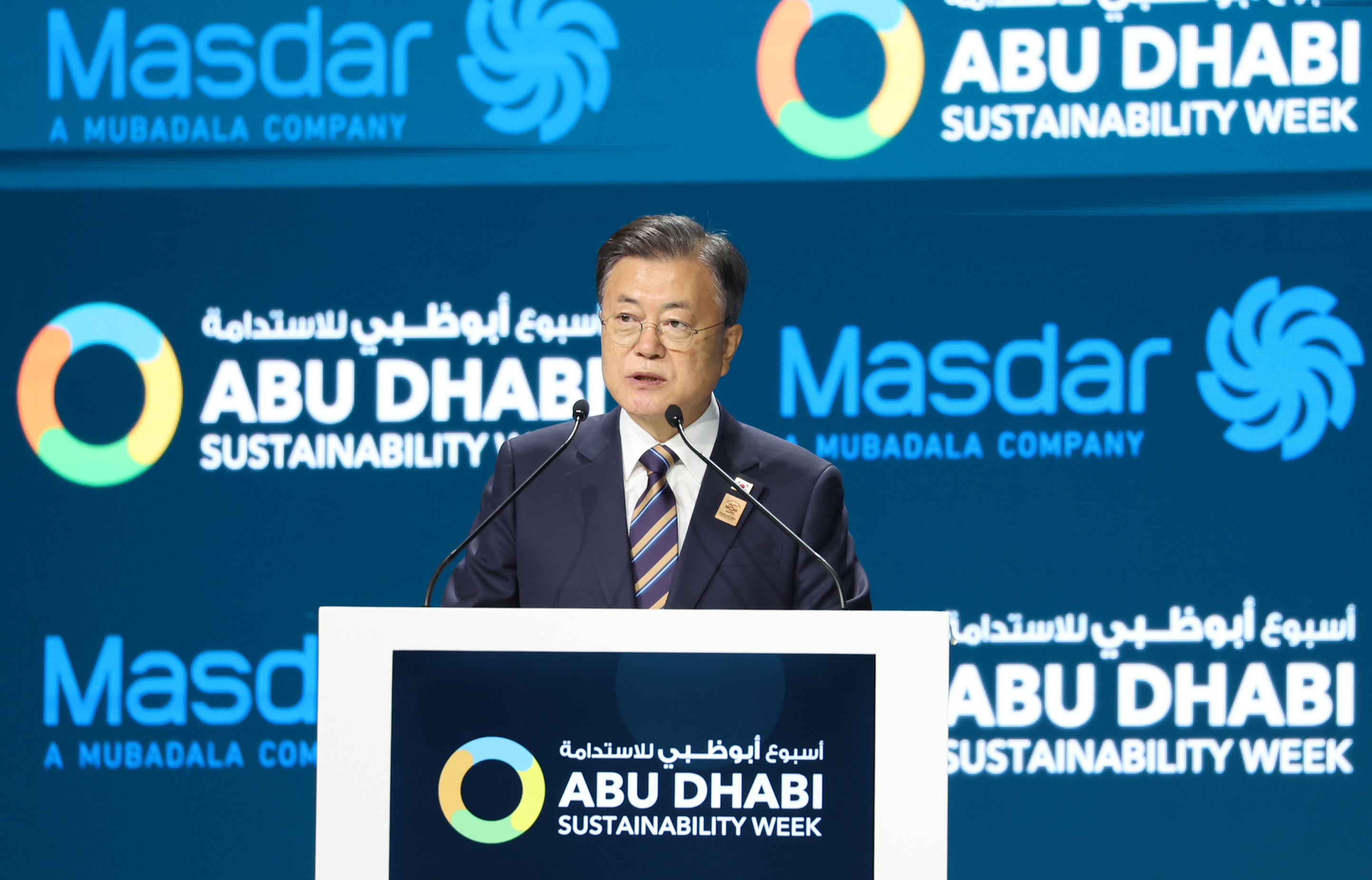 President Moon Jae-in on Jan. 17 gives a keynote address at the Abu Dhabi Sustainability Week and later the ceremony for the Zayed Award at the Dubai Exhibition Center in Dubai, the United Arab Emirates. 