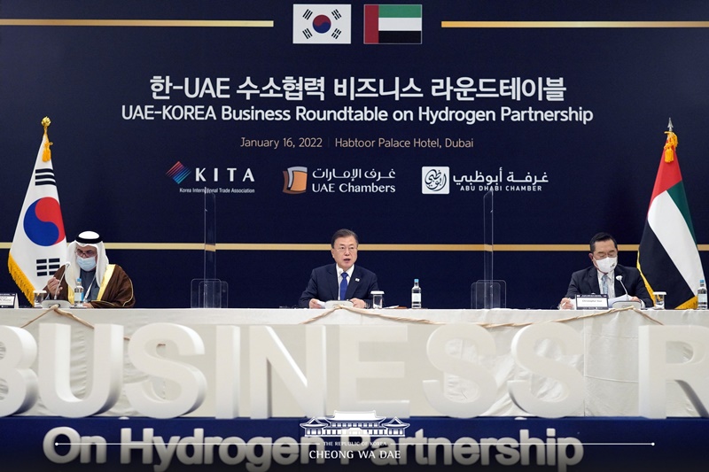 President Moon Jae-in from Jan. 14-22 made an eight-day state visit to three Middle Eastern nations including the United Arab Emirates (UAE), Saudi Arabia and Egypt. On his Arab tour, President Moon discussed hydrogen, eco-friendly industry and digital cooperation with three Arab countries which promotes de-oiling and industrial diversification. The photos below are highlights of his trip.