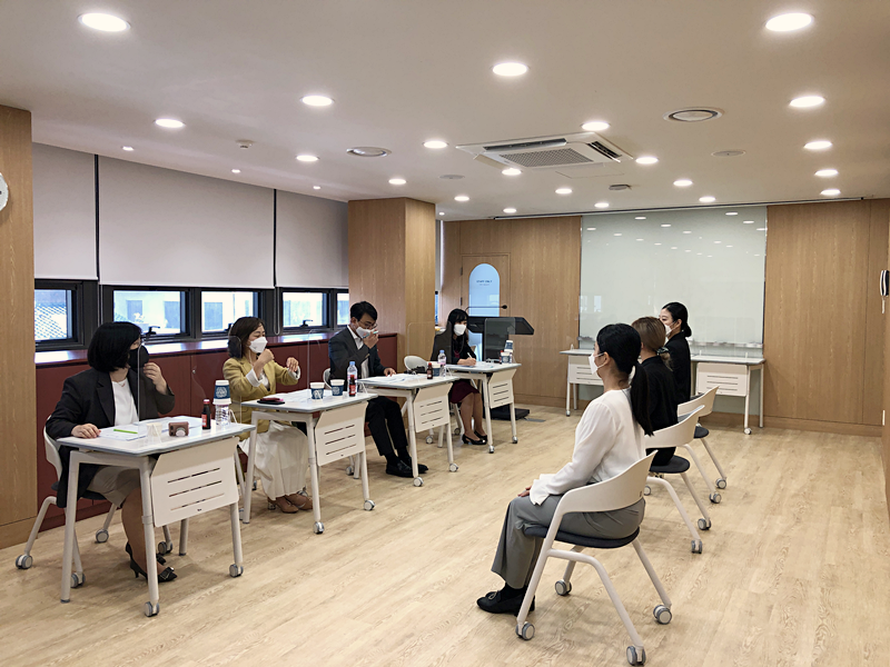 An expat support center in Daejeon holds a mock interview. (Daejeon Support Center for Foreign Residents