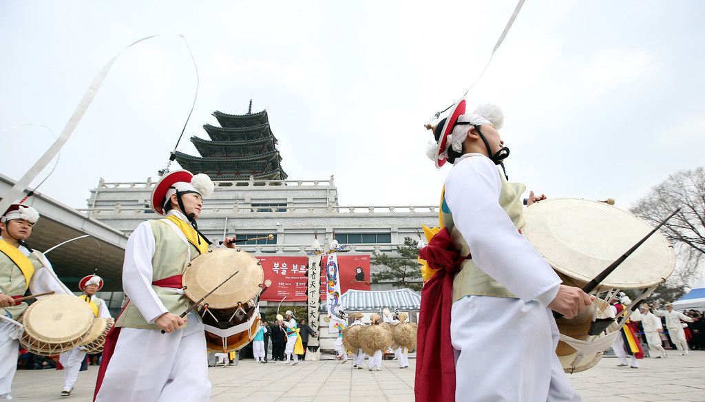 To mark Seollal (Lunar New Year), national and public facilities for culture and arts across the country and Korean Cultural Centers overseas will host a variety of events. (Korea.net DB)