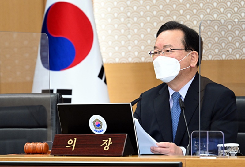 Prime Minister Kim Boo-kyum from March 17-21 will make official visits to Tukey and Qatar. Shown is the prime minister on March 15 speaking at a Cabinet meeting at Government Complex-Sejong. (Prime Minister's Secretariat)