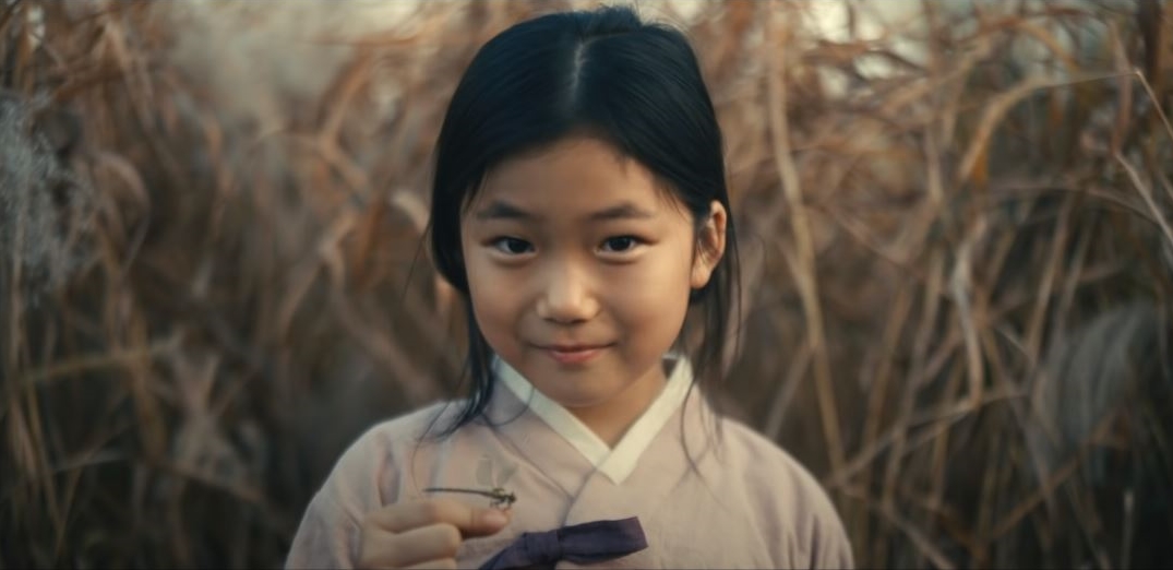 ▲ '파친코'의 어린 선자가 한복을 입고 있는 모습. 애플TV+ 유튜브 채널