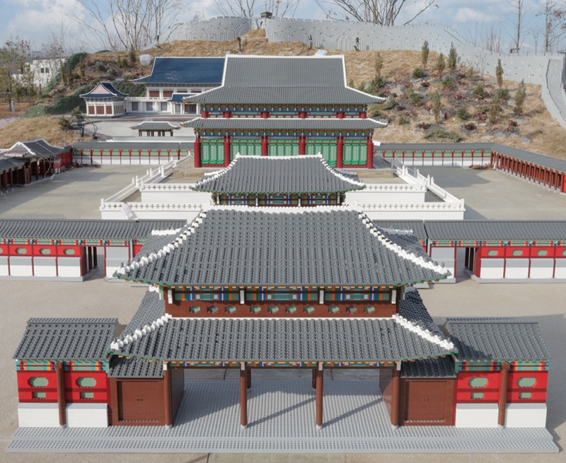 A massive Lego replica of Gyeongbokgung Palace is displayed at Legoland Korea Resort in Chuncheon, Gangwon-do Province. (Legoland Korea Resort's Facebook page)