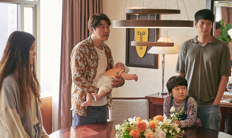 A scene from the film Broker