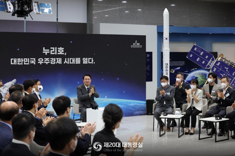 President Yoon Suk Yeol on July 6 applauds with other participants after watching a video at a ceremony for the declaration of the space economy at the Korea Aerospace Research Institute in Daejeon's Yuseong-gu District. 