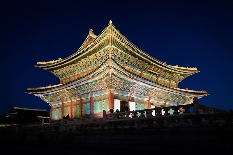 Night tours of Gyeongbokgung Palace in Seoul are scheduled from Oct. 1 to Nov. 6, allowing visitors 52 days of enjoying a serene fall atmosphere at the palace. (Ministry of Culture, Sports and Tourism) 