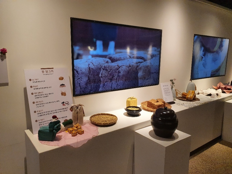 Hansik Space: Eum was opened on Aug. 30 to provide information on Korean food and traditional liquor. The photo above is of Hansik Gallery on the venue's first floor. 