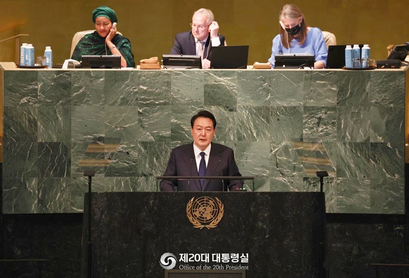 President Yoon Suk Yeol on Sept. 20 delivers a keynote speech at the 77th session of the United Nations General Assembly at U.N. headquarters in New York. (Office of the 20th President)