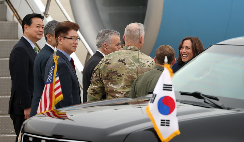 U.S. Vice President Kamala Harris (first from right) on Sept. 29 is welcomed by government officials including First Vice Minister of Foreign Affairs Cho Hyundong after her arrival at Osan Air Base in Pyeongtaek, Gyeonggi-do Province. 