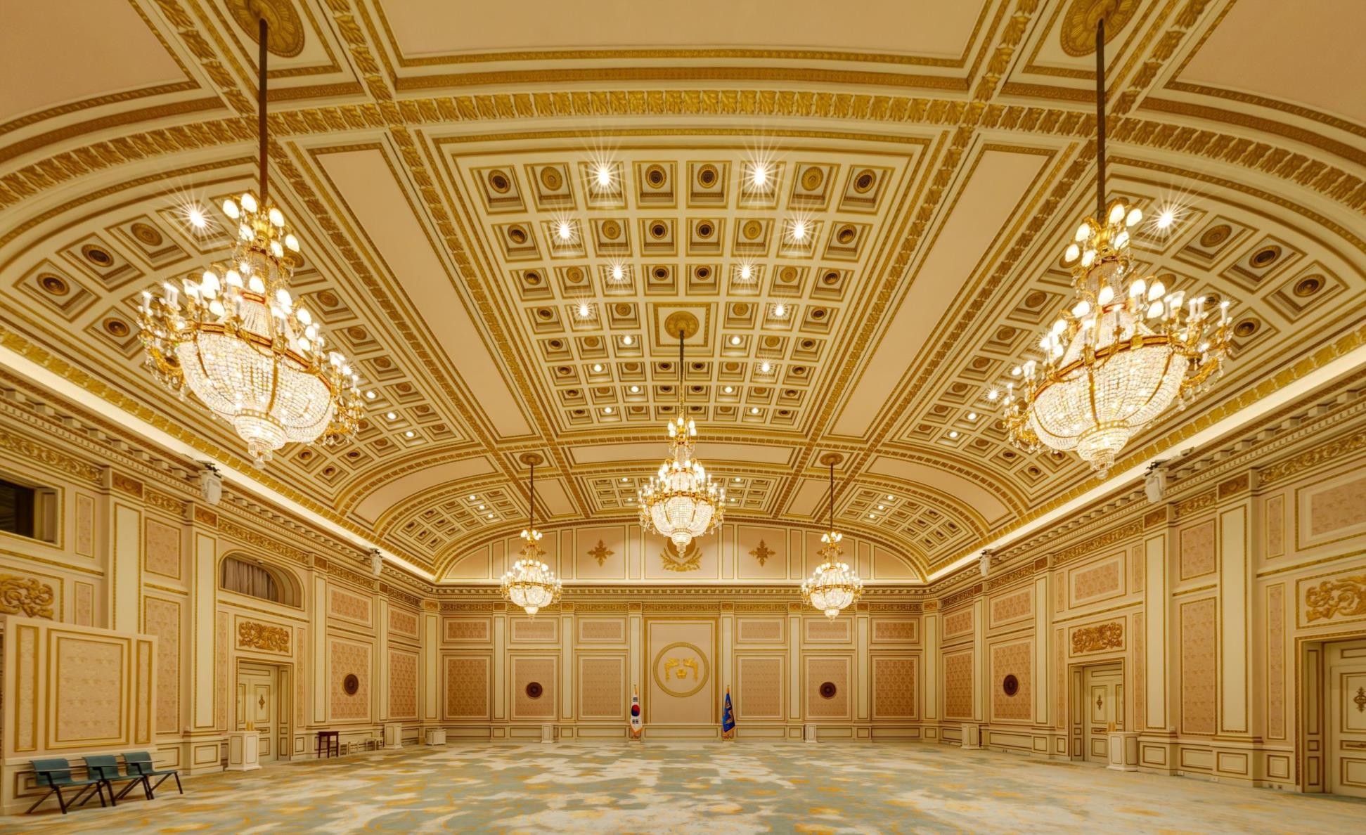 This is the interior of the second floor of Yeongbingwan, which was the official event venue at the former presidential compound of Cheong Wa Dae. (Cultural Heritage Administration) 