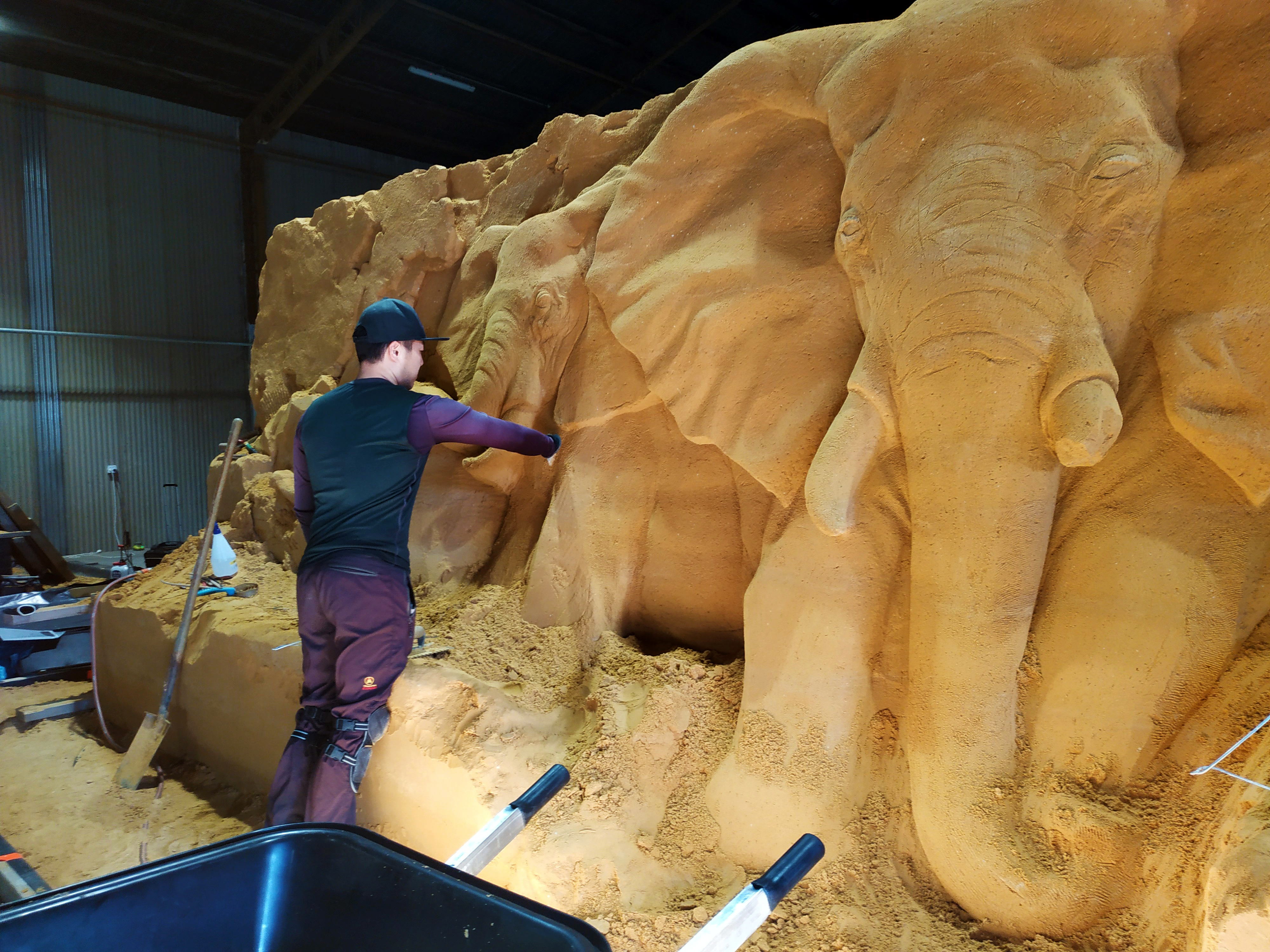 Ji Dae Young working on a sculpture in Australia, 