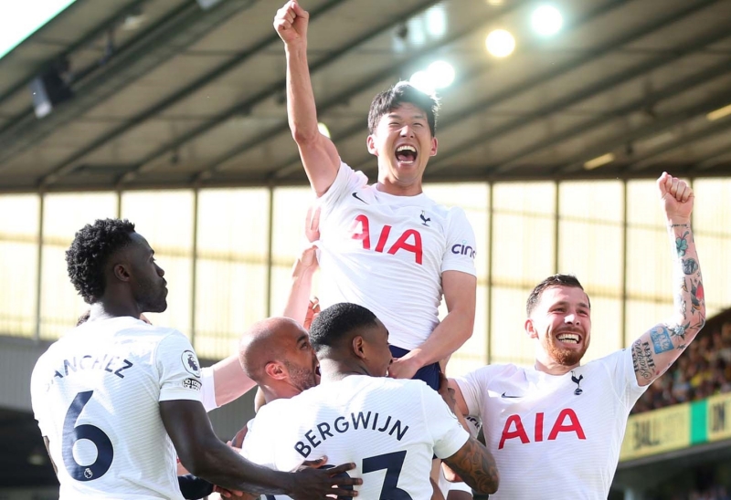 Why is Son Heung-min wearing a mask during Tottenham's match