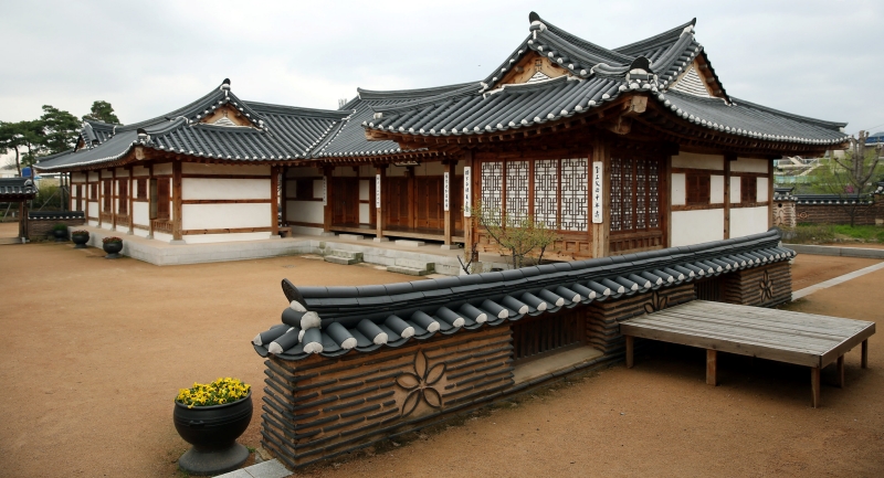 The Ministry of Culture, Sports and Tourism on Dec. 27 selected Gimhae, Gyeongsangnam-do Province, as East Asian cultural city for 2024. The photo is of Gimhae Hanok Experience Hall in the southern coastal city. (Korea.net DB) 