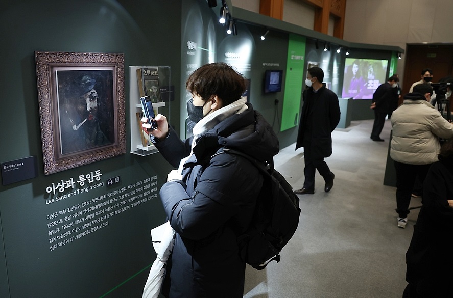 Visitors look around the literary exhibition 