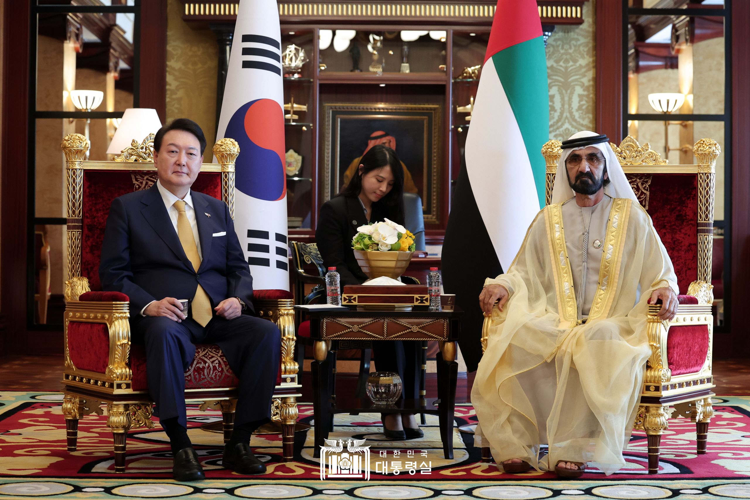 President Yoon Suk Yeol on Jan. 17 attends talks with United Arab Emirates Vice President and Prime Minister Mohammed bin Rashid Al Maktoum at Zabeel Palace in Dubai..