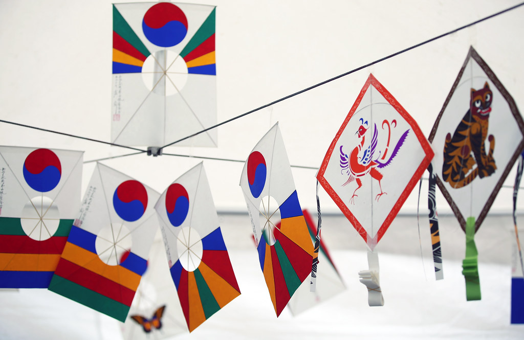 Numerous events are scheduled both at home and abroad to mark Seollal (Lunar New Year). (Korea.net DB) 