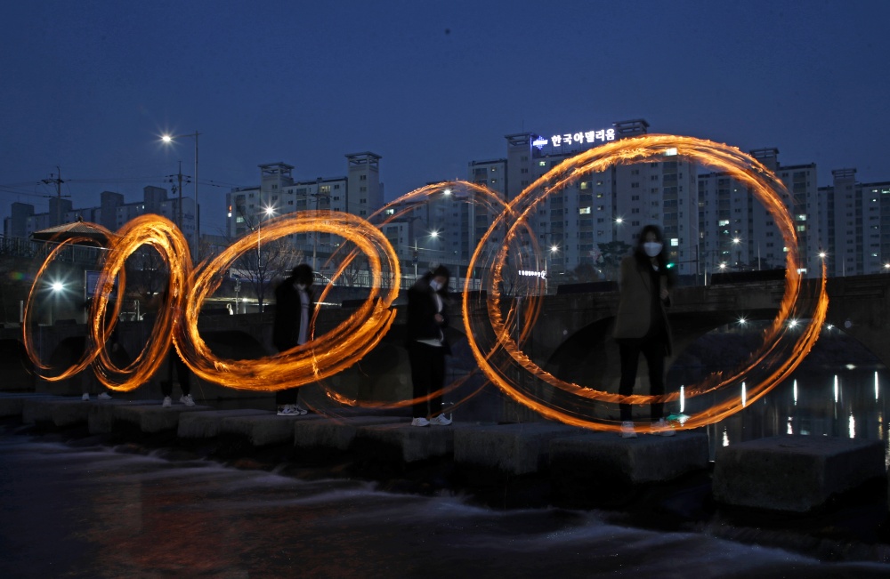 a game played when the year's first full moon appears under the lunar calendar, involves lighting or playing with fire on the banks of rice paddies and fields to prevent damage by harmful insects and wish for a prosperous year. 