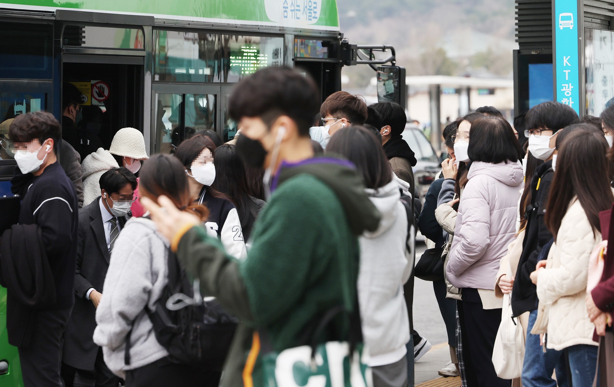 The national rule requiring mask wearing will be scrapped on March 20 on public transportation like buses and subways and at pharmacies located in large open spaces like hypermarkets or train stations.