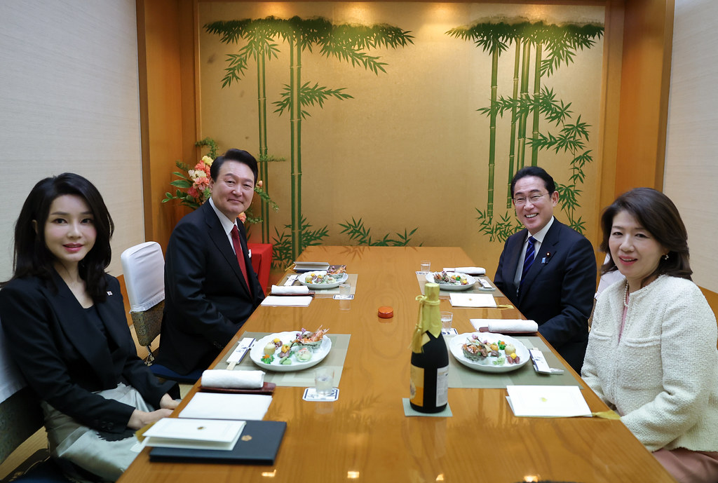 President Yoon Suk Yeol (second from left), first lady Kim Keon Hee (left), Japanese Prime Minister Fumio Kishida and first lady Yuko Kishida on March 16 have dinner at a sukiyaki (Japanese hot pot) restaurant in Tokyo's Ginza district. 