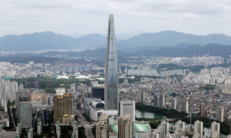 Seoul is ranked 10th among 130 cities worldwide in this year's Global Financial Centres Index. The photo is an aerial view of the capital. (Korea.net DB) 