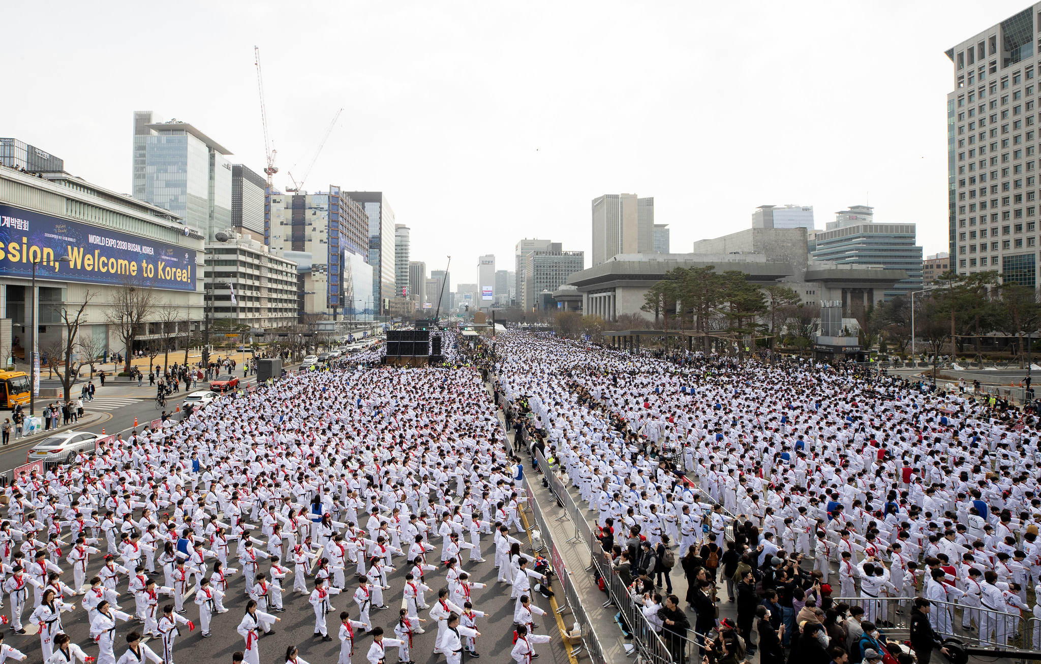 Over 12,000 people on the afternoon of March 25 gather at Gwanghwamun Square in Seoul's Jongno-gu District to set a Guinness World Record for performing a taekwondo poomsae (form).