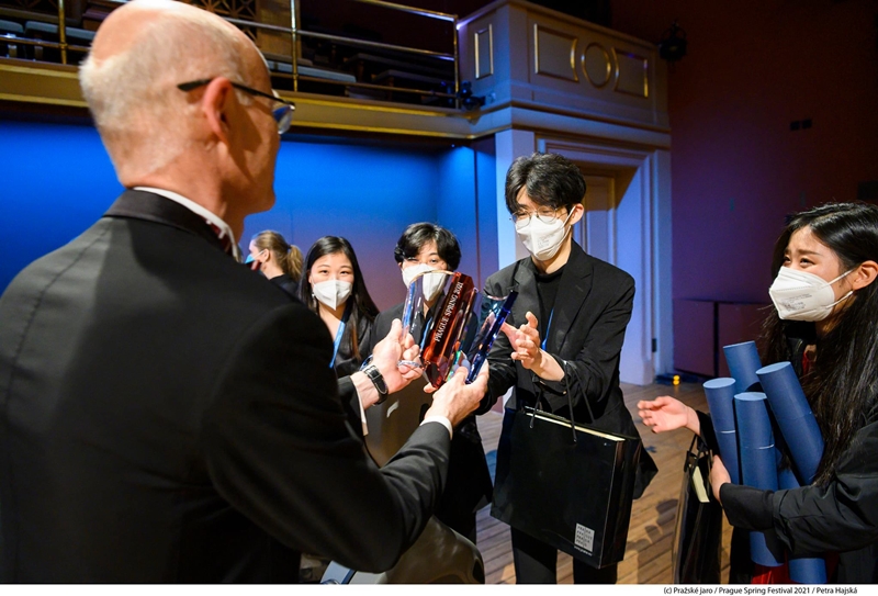 Members of Arete Quartet in May 2021 receive their trophy after winning first prize in the string quartet category at the Prague Spring International Music Competition in the Czech Republic. (Prague Spring International Music Competition) 