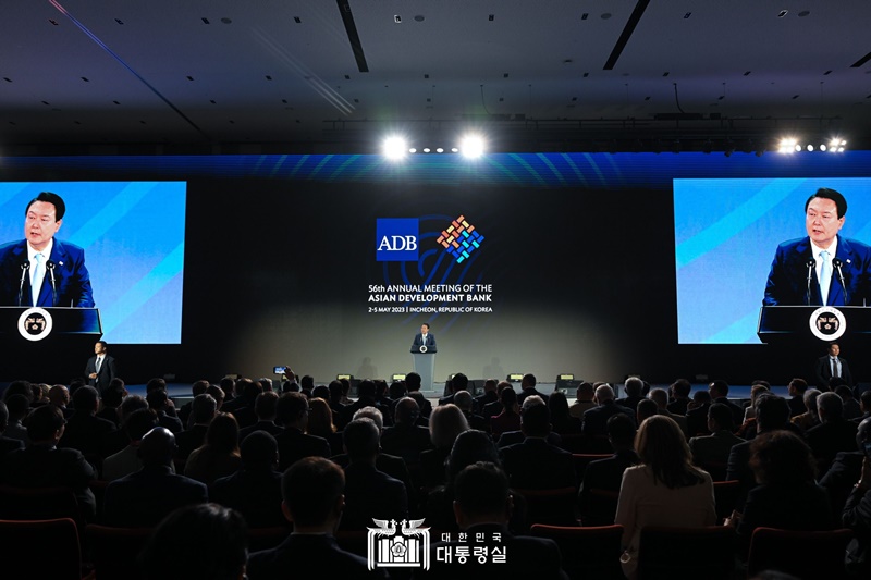 President Yoon Suk Yeol on May 3 speaks at the opening ceremony of the 56th annual meeting of the Asian Development Bank at Songdo Convensia of Songdo International Business District in Incheon's Yeonsu-gu District. (Office of the President) 