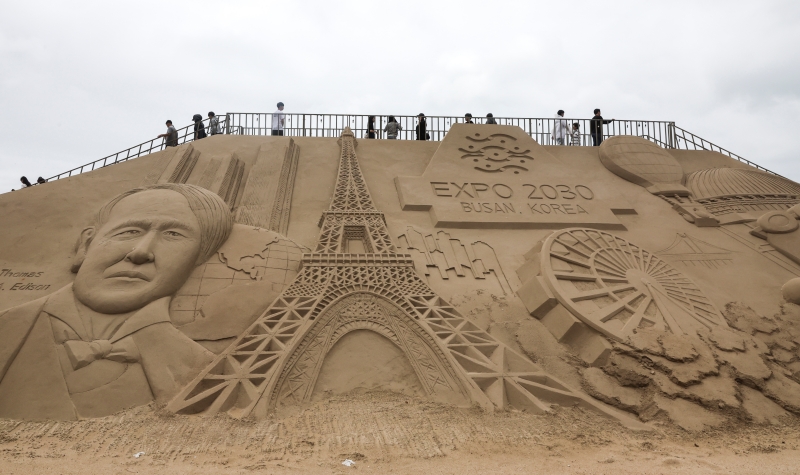 This year's Haeundae Sand Festival on May 19 kicked off at Haeundae Beach in Busan's Haeundae-gu District.