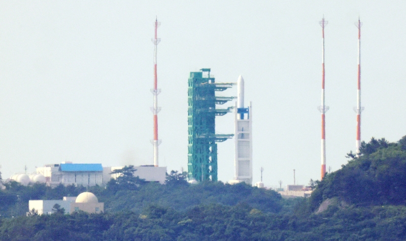 The domestically developed space rocket KSLV-II, aka Nuri, is seen on the morning of May 25 from the port of Nangdo in Yeosu, Jeollanam-do Province.