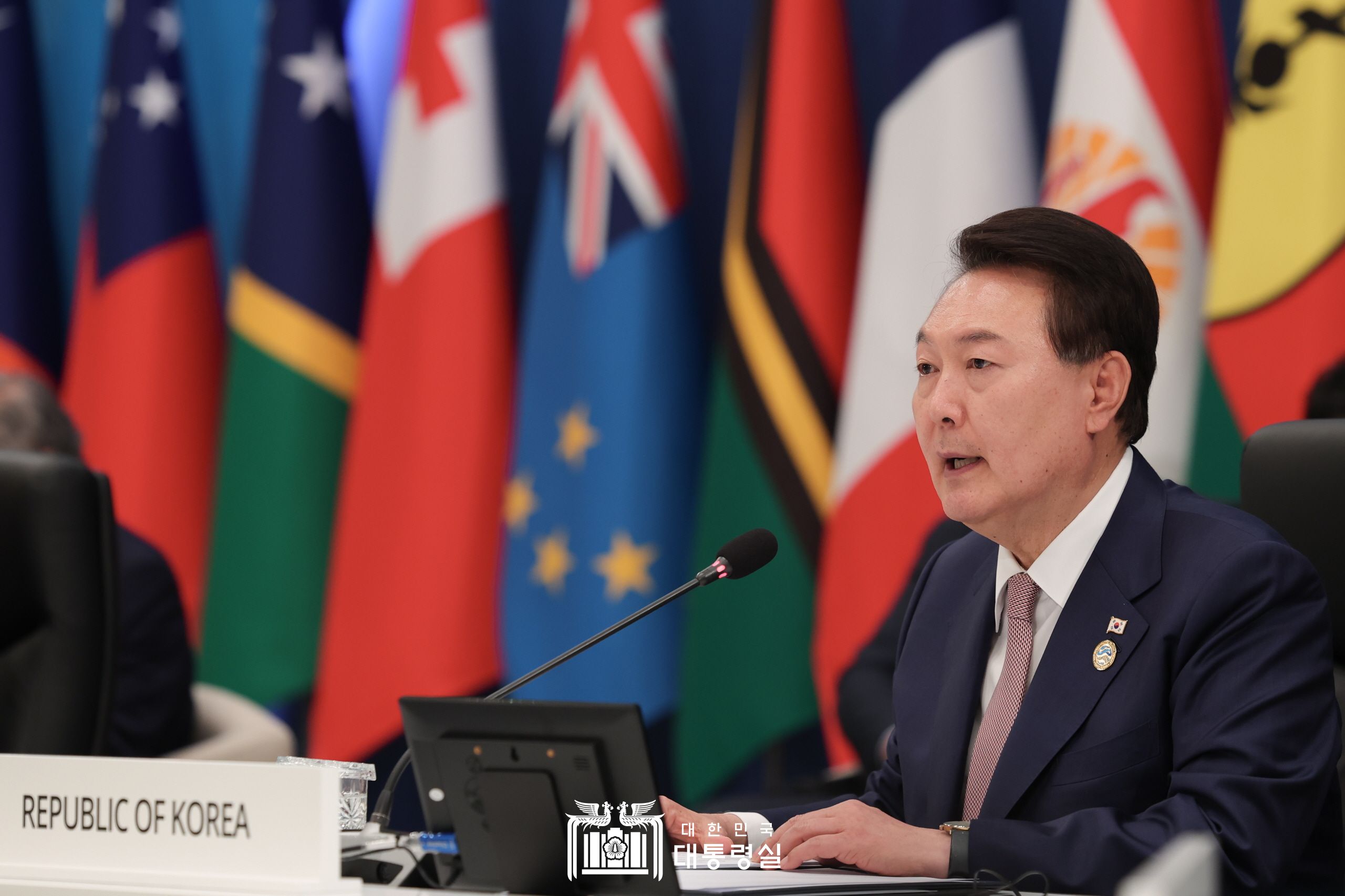 President Yoon Suk Yeol on May 29 speaks at the first session of the inaugural Korea-Pacific Islands Summit at Yeongbingwan, the official guesthouse of Cheong Wa Dae.