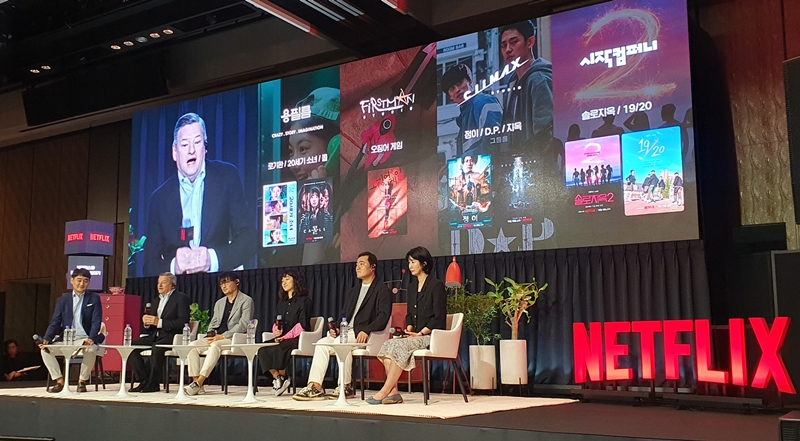 A media event on Netflix and Korean content on June 22 is held at Four Seasons Hotel Seoul in the city's Jongno-gu District, with Netflix Co-CEO Ted Sarandos (second from left) and other figures in attendance. (Lee Kyung Mi) 